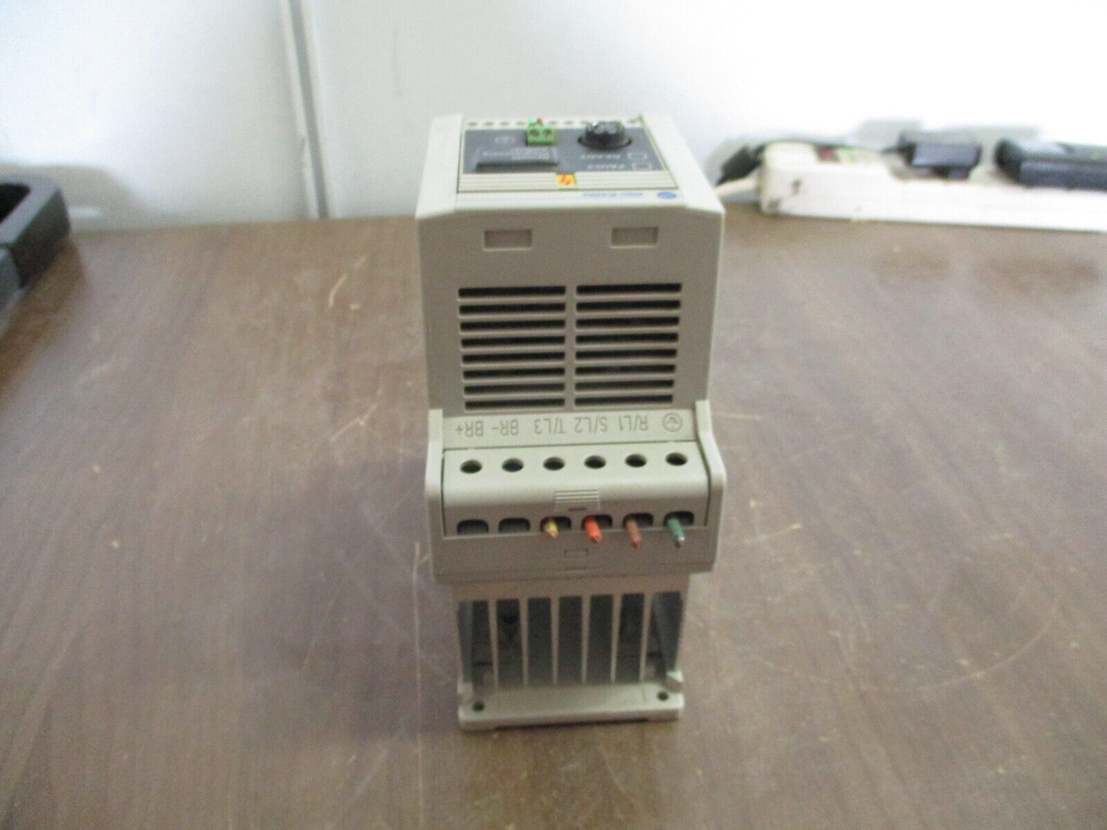 Allen-Bradley Smart Speed Controller 160-BA02NSF1 0.75Hp FRN: 7.06 Used