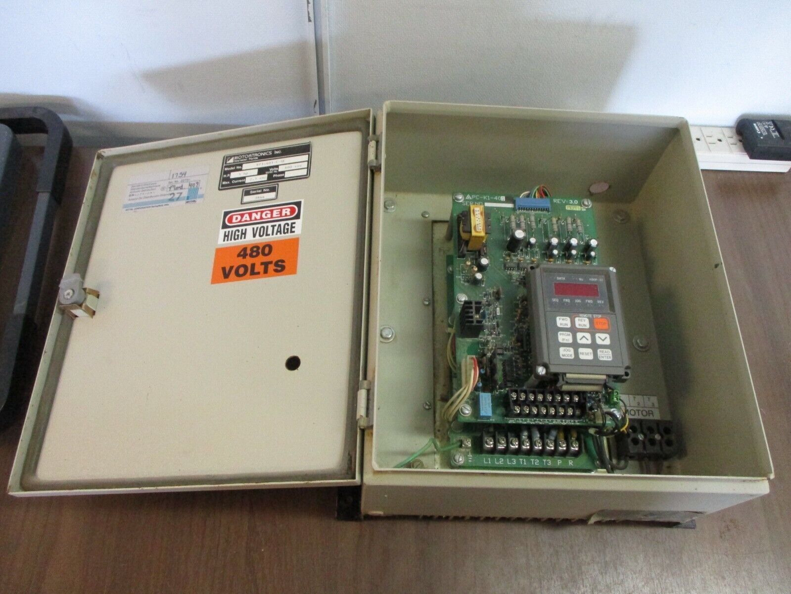Motortronics AC Drive KP1-401-E-GF 1HP 400V 2.3A Nema 4X *Missing Front Switch*