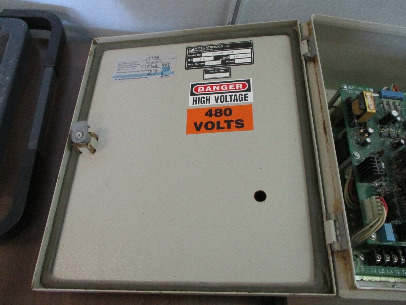 Motortronics AC Drive KP1-401-E-GF 1HP 400V 2.3A Nema 4X *Missing Front Switch*