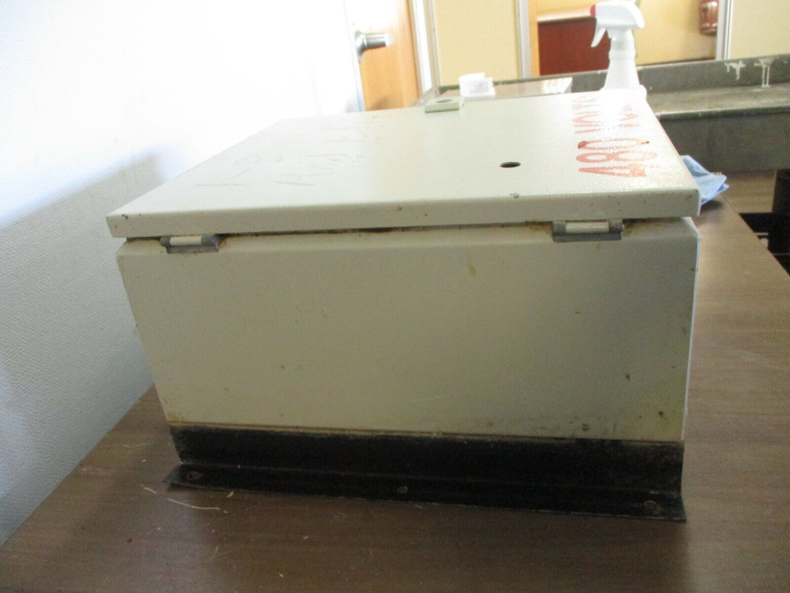Motortronics AC Drive KP1-401-E-GF 1HP 400V 2.3A Nema 4X *Missing Front Switch*
