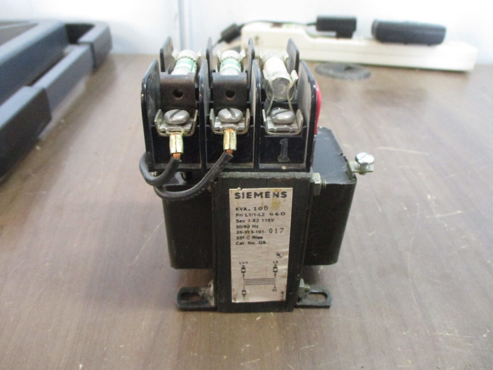 Siemens Transformer 25-213-101-017 0.100kVA Pri: 460V Sec: 115V 50/60Hz Used