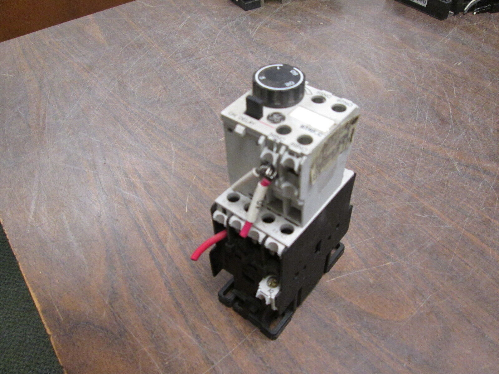 GE Relay w/ Pneumatic Timer RL4RA022R/BTRF60C 120V Coil, Range: 0-60sec Used