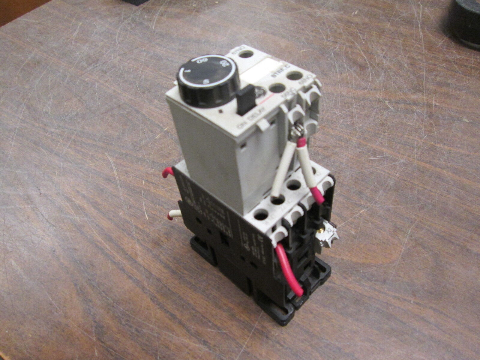 GE Relay w/ Pneumatic Timer RL4RA022R/BTRF60C 120V Coil, Range: 0-60sec Used