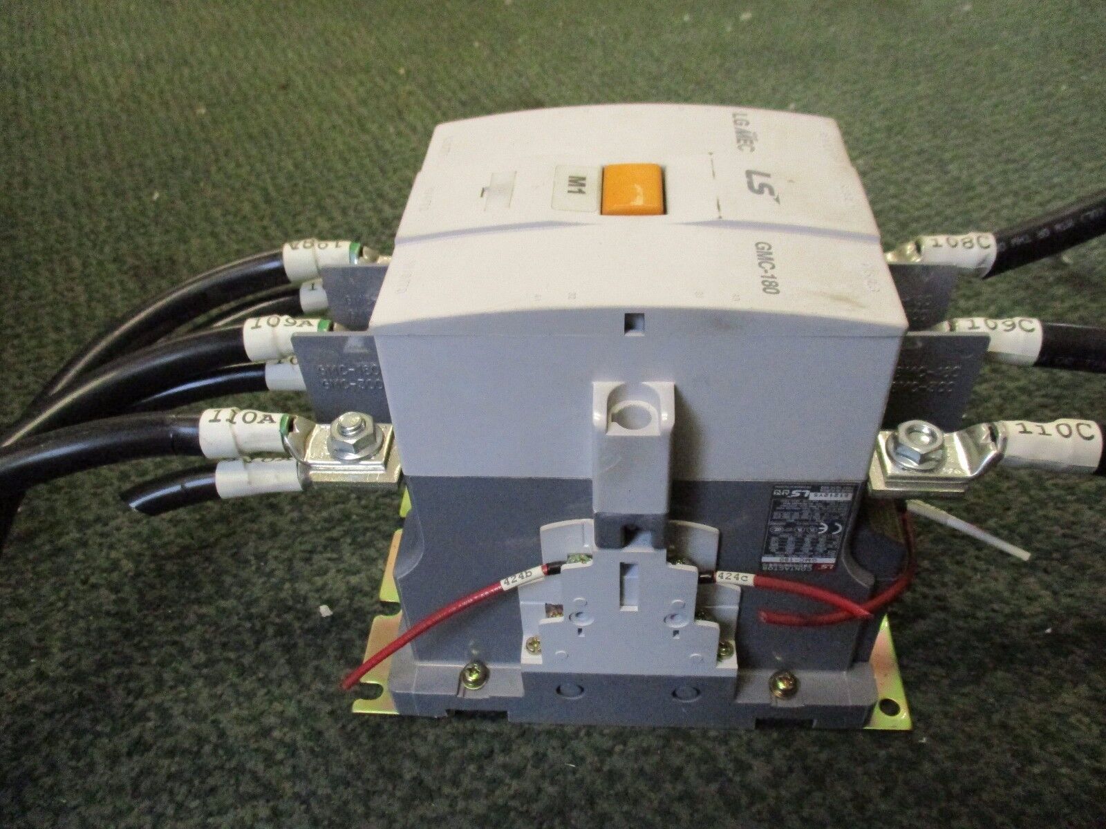 LS Contactor GMC-180 180A 220/440V Coil: 100-240VAC/100-220VDC Used