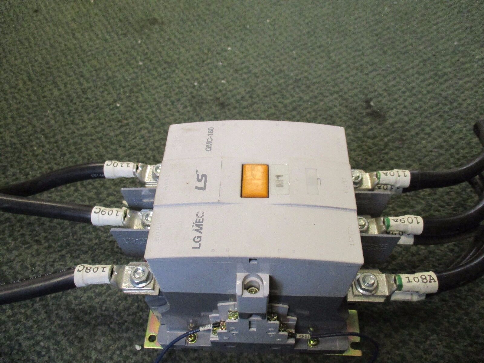 LS Contactor GMC-180 180A 220/440V Coil: 100-240VAC/100-220VDC Used