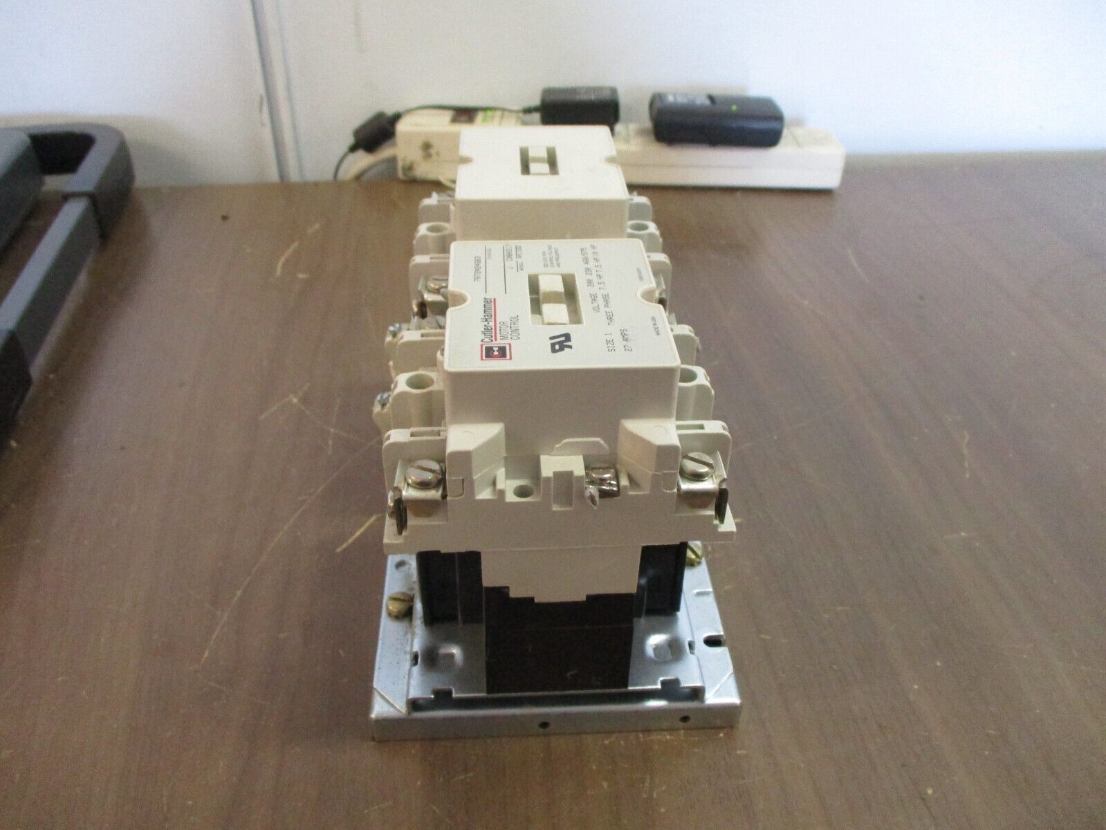 Cutler-Hammer Size 1 Reversing Contactor 7872A24G63 120V Coil 27A Used
