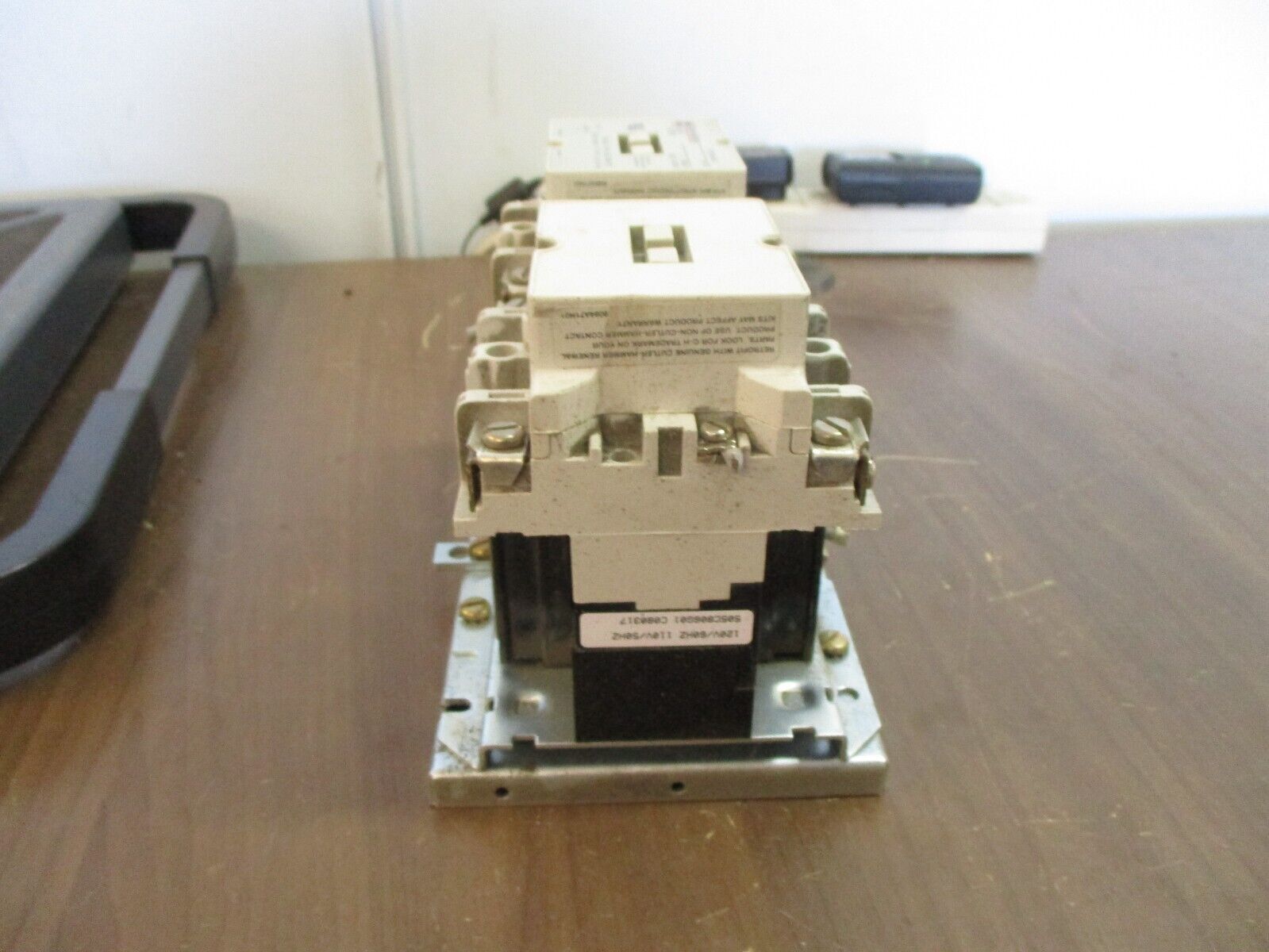 Cutler-Hammer Size 1 Reversing Contactor 7872A24G63 120V Coil 27A Used