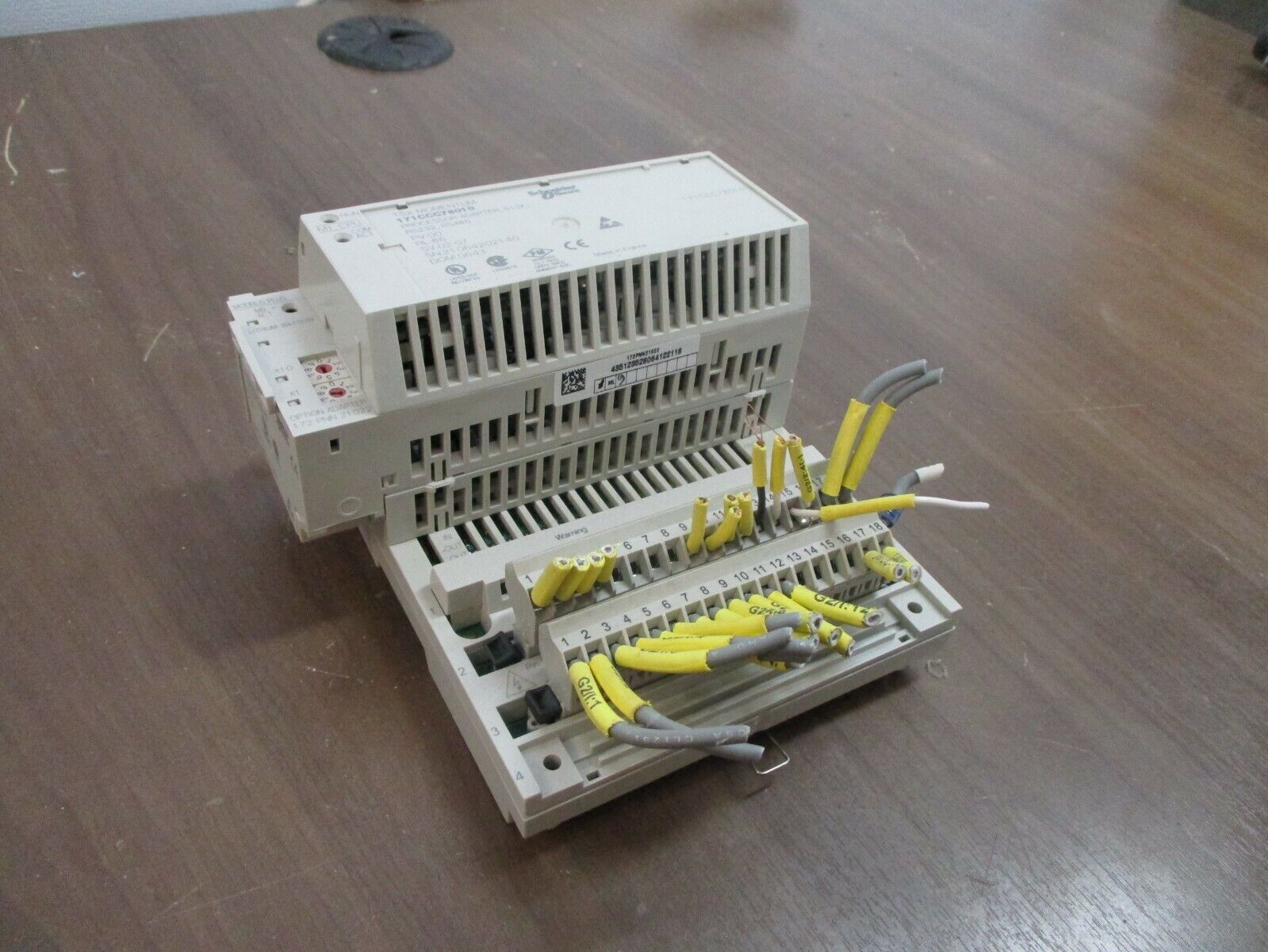 Schneider Electric TSX Momentum Processor w/ I/O Base 171CCC78010 512K Used