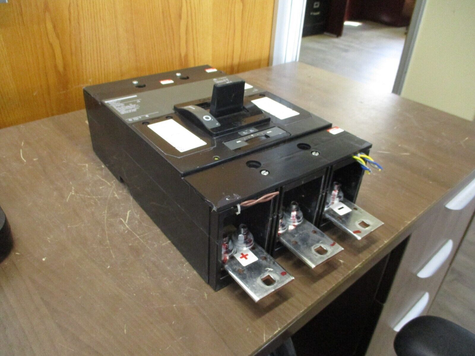 Square D Circuit Breaker 542592P6 900A 600V 3P Used