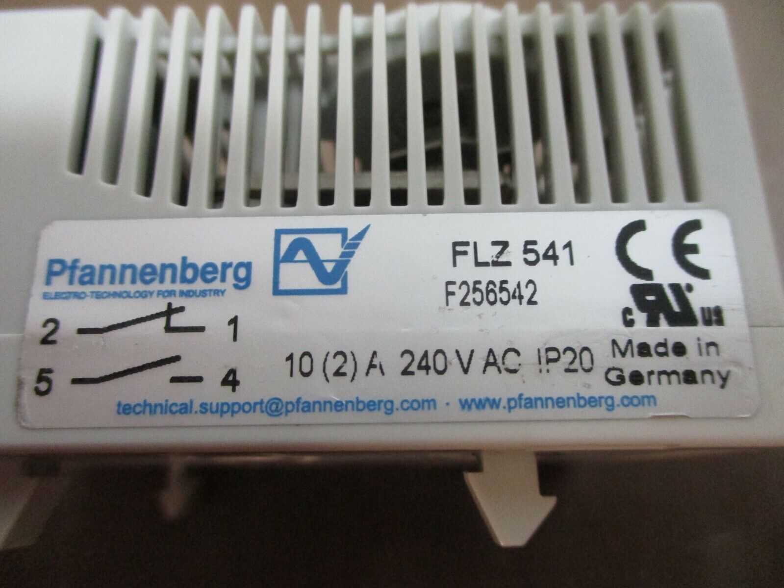 Pfannenberg Thermostat FLZ 541 Range: 30-130°F *Broken Mounting Stub* Used