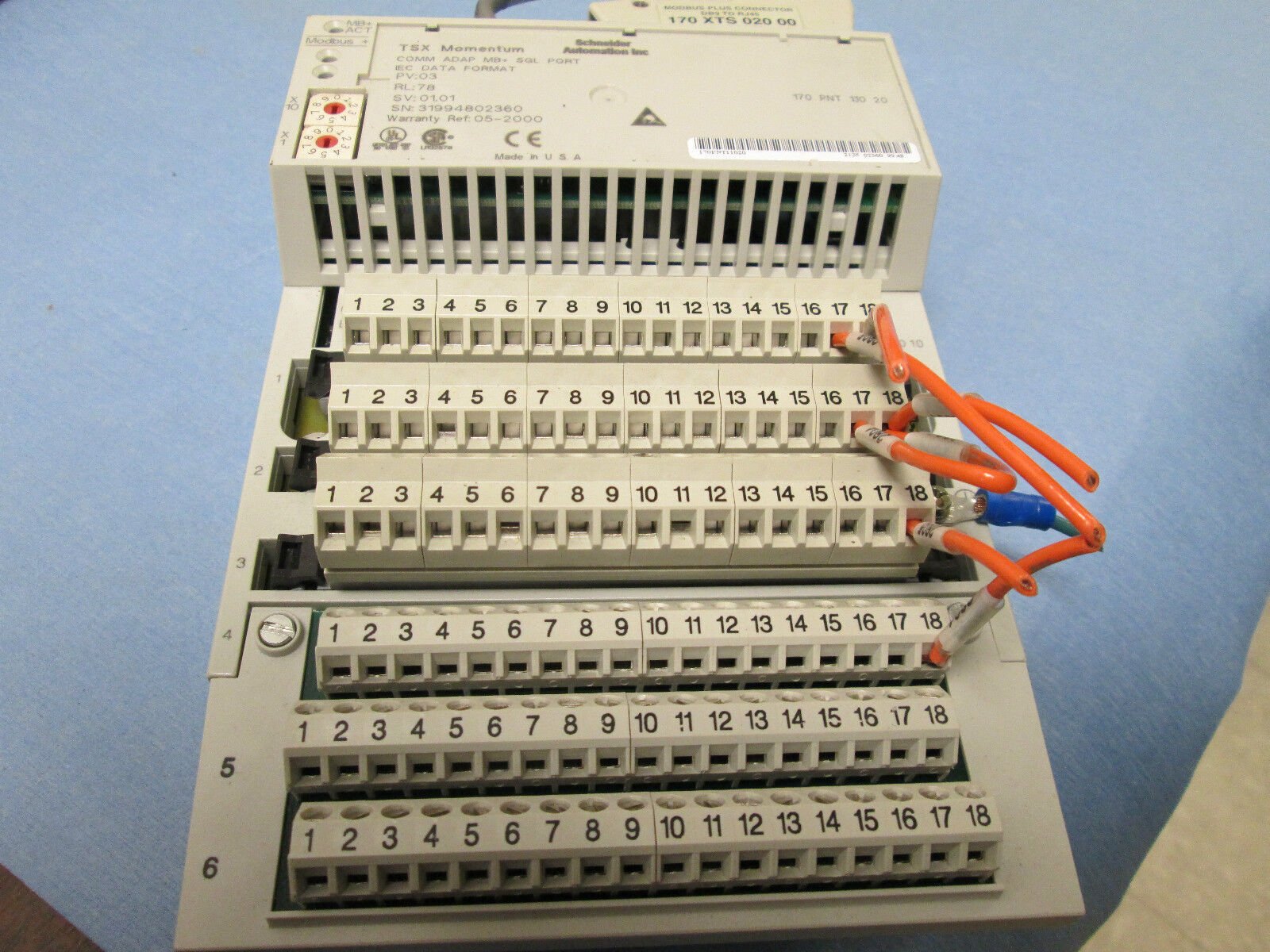 Schneider Automation TSX Momentum 170 ADM 350 10 W/ 170 XTS 020 00 Connector
