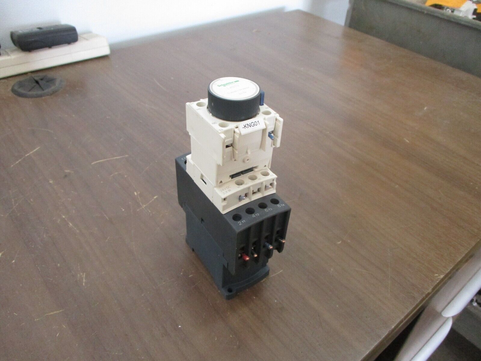 Schneider Electric Timing Relay LADT0 Range: 0.1-3s 24VDC Coil Used