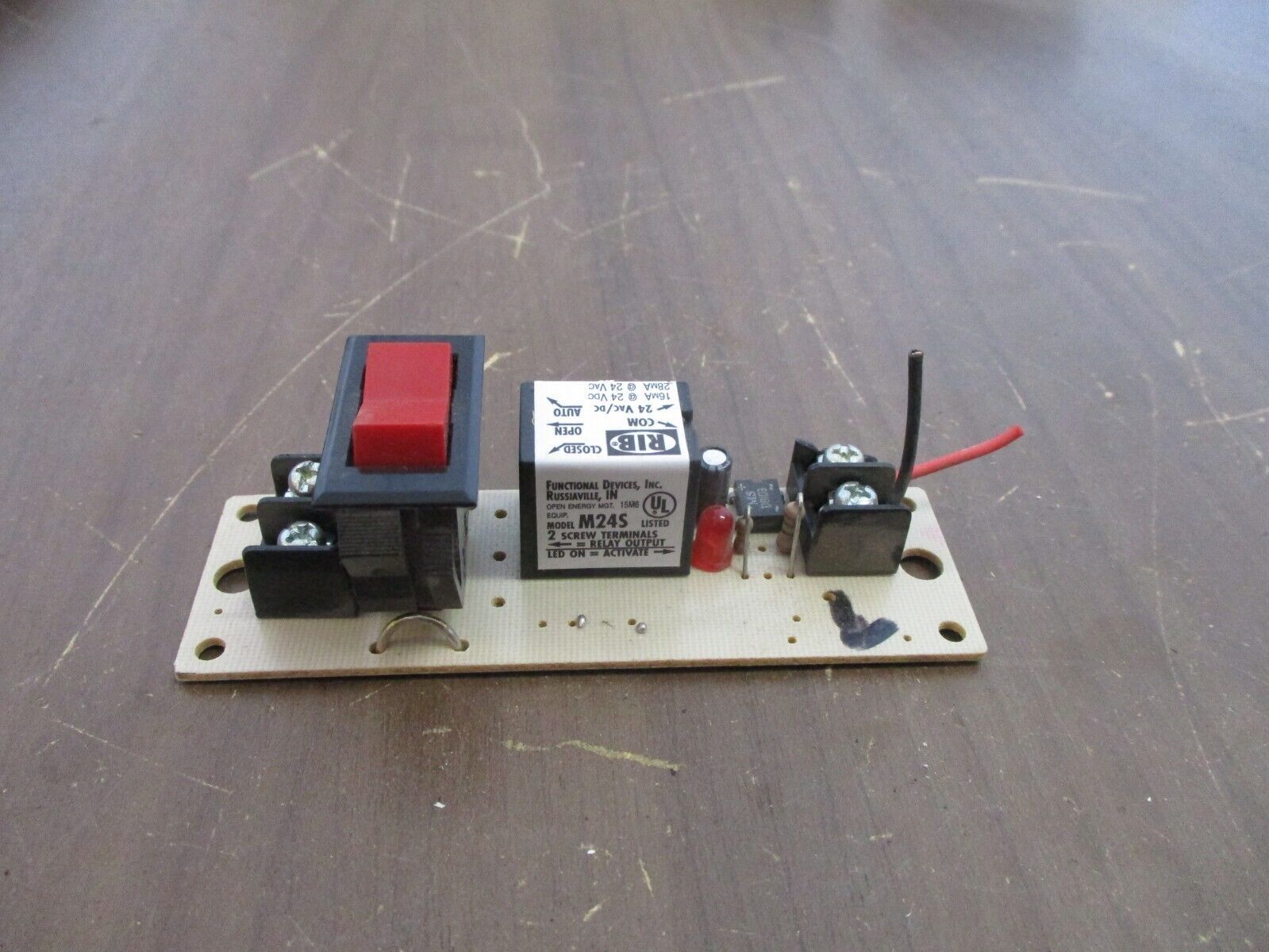 Functional Devices, Inc. RIB Track Mount Relay M24S 24VAC/DC Used