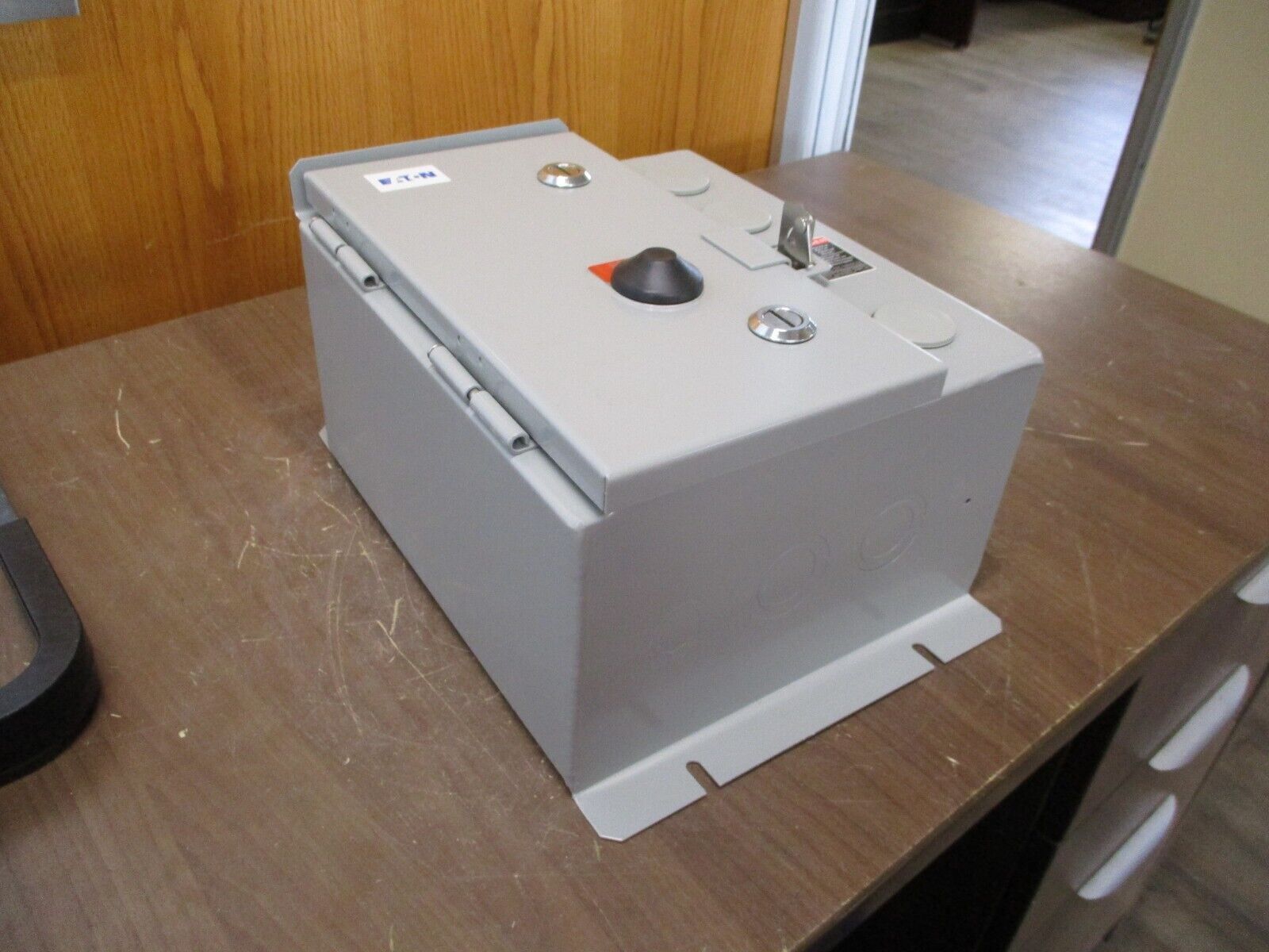 Eaton Enclosed Size 0 Starter ECN0502AAA Mods: 84-28842-1 120V Coil New Surplus