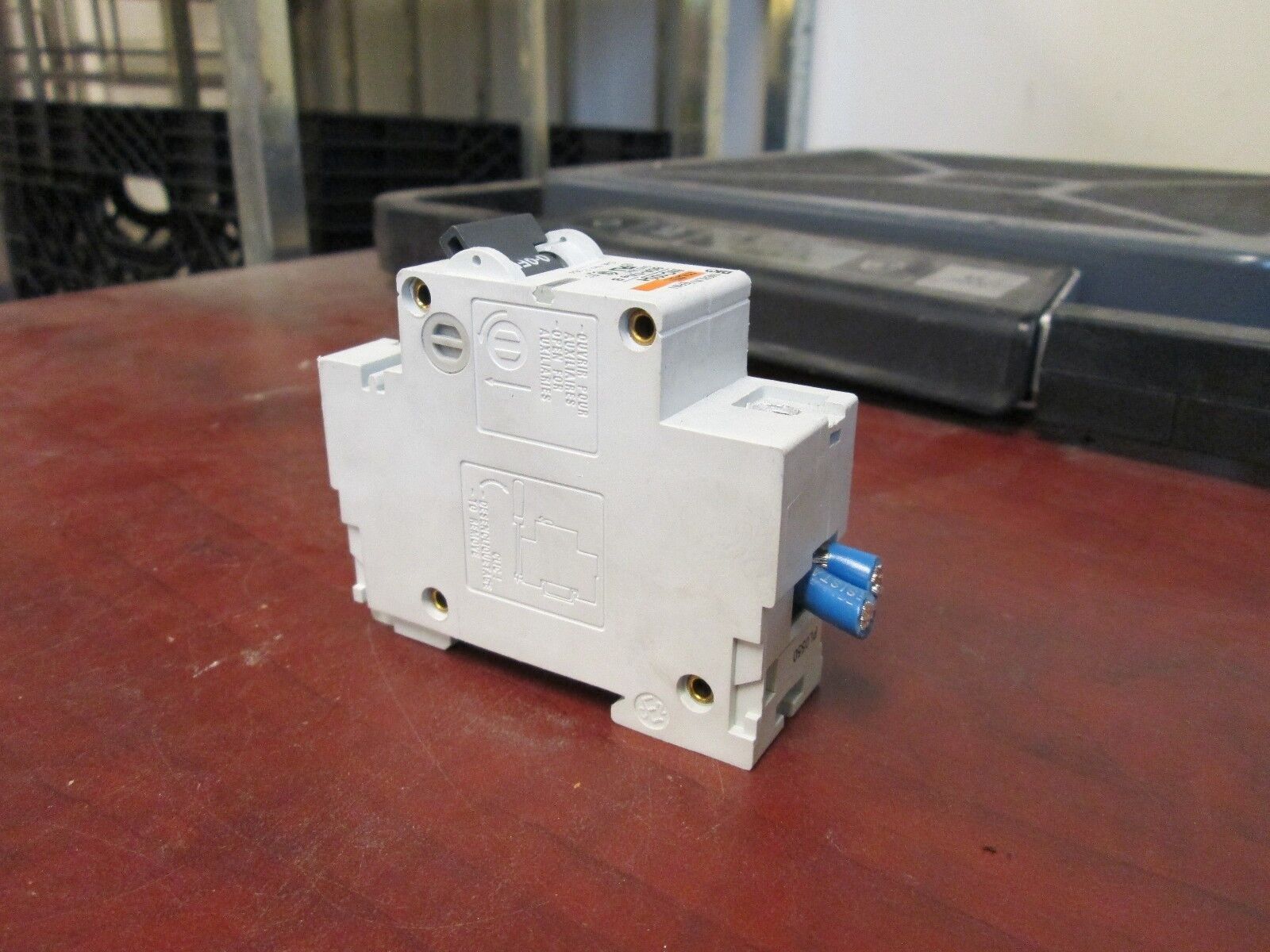 Merlin Gerin Circuit Breaker 27164 NC100H 80A 240V 1P Used
