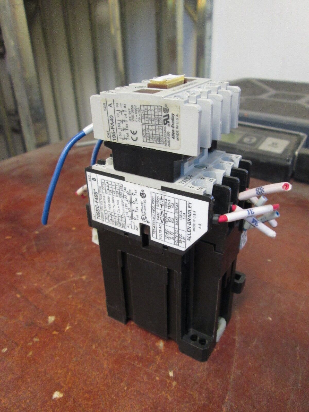 Allen-Bradley Contactor 700DC-F400* w/ 195-FA40 Aux Contact Block 24VDC Coil 10A