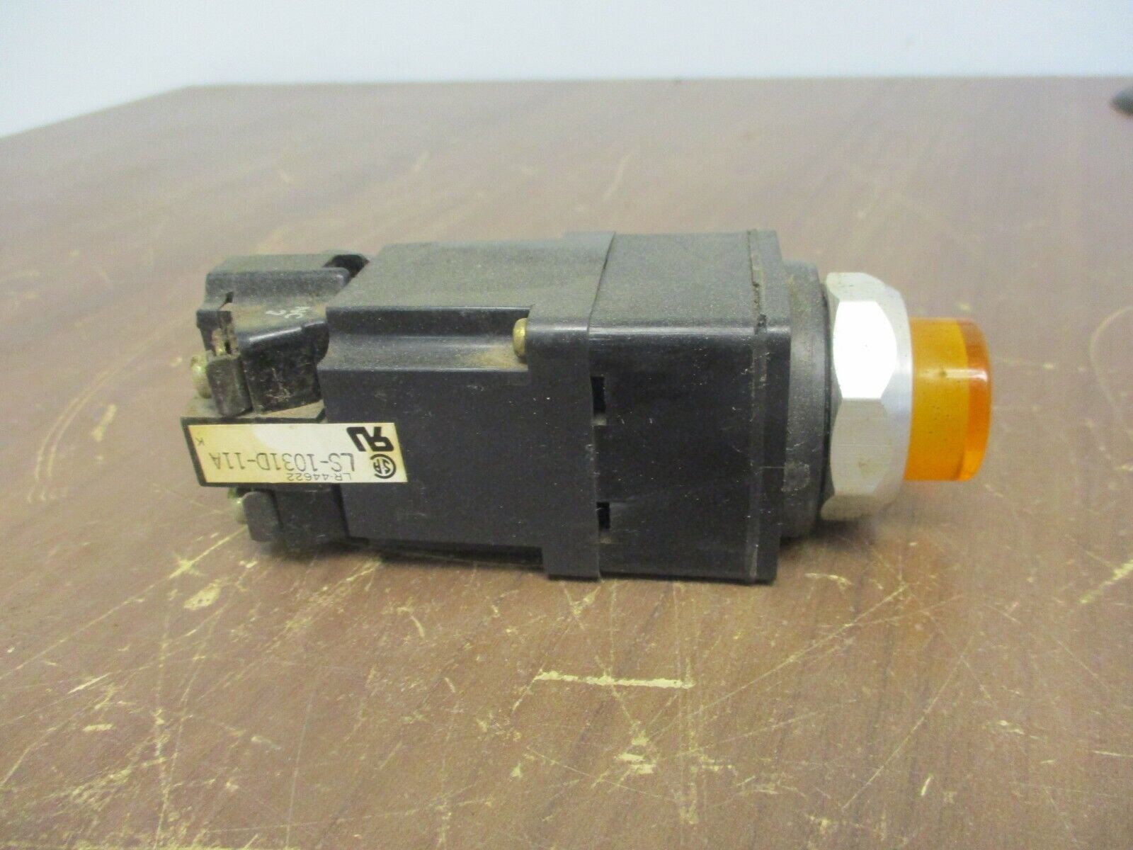 TEC Illuminated Push Button LS-1031D-11A Amber 120V 50/60Hz Used