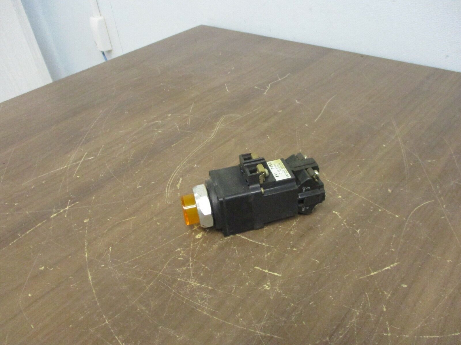 TEC Illuminated Push Button LS-1031D-11A Amber 120V 50/60Hz Used
