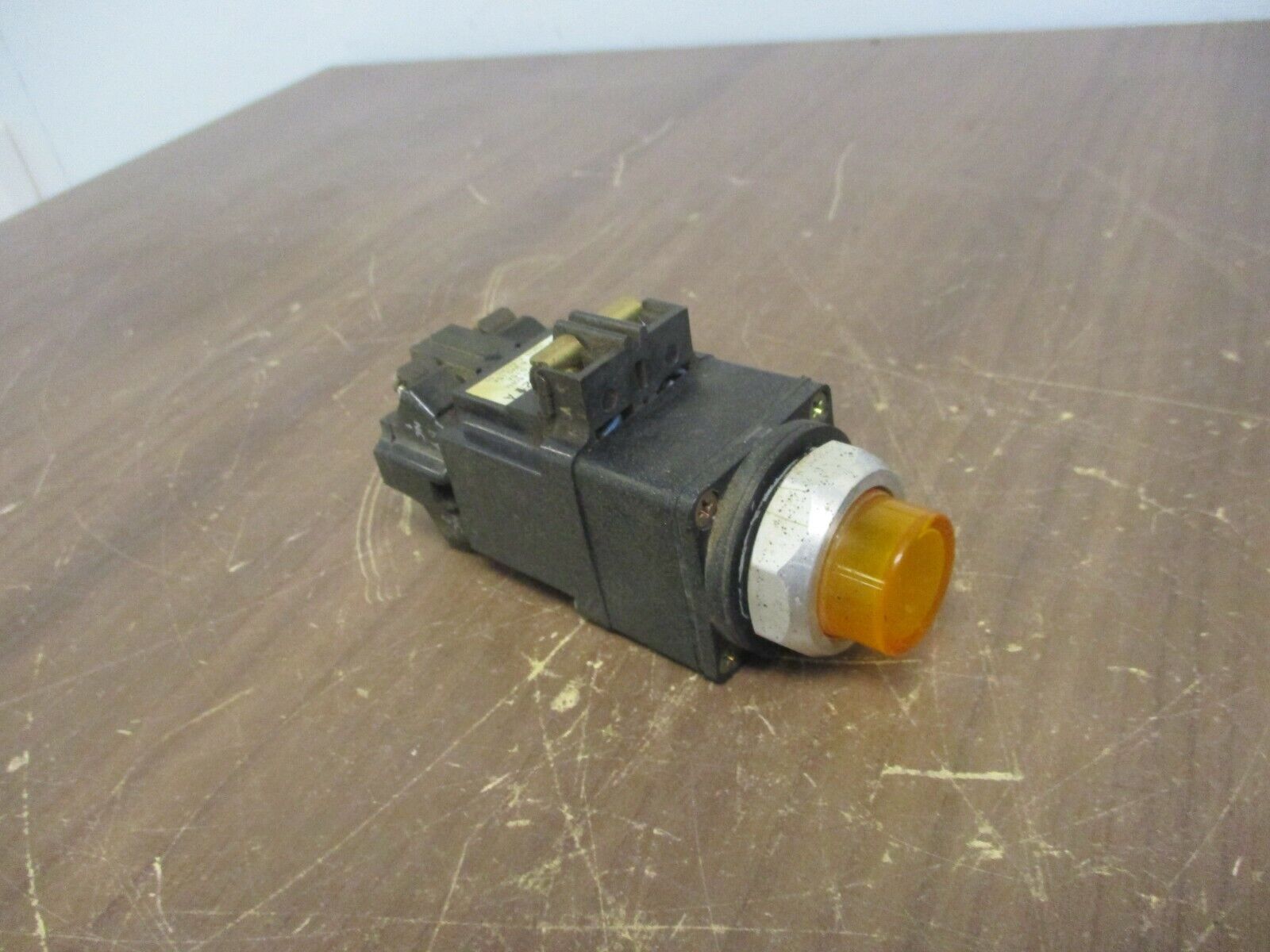 TEC Illuminated Push Button LS-1031D-11A Amber 120V 50/60Hz Used