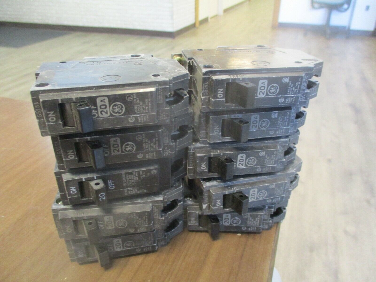 GE Bolt-On Circuit Breaker THQB1120 20A 120V 1P *Lot of 10* Used