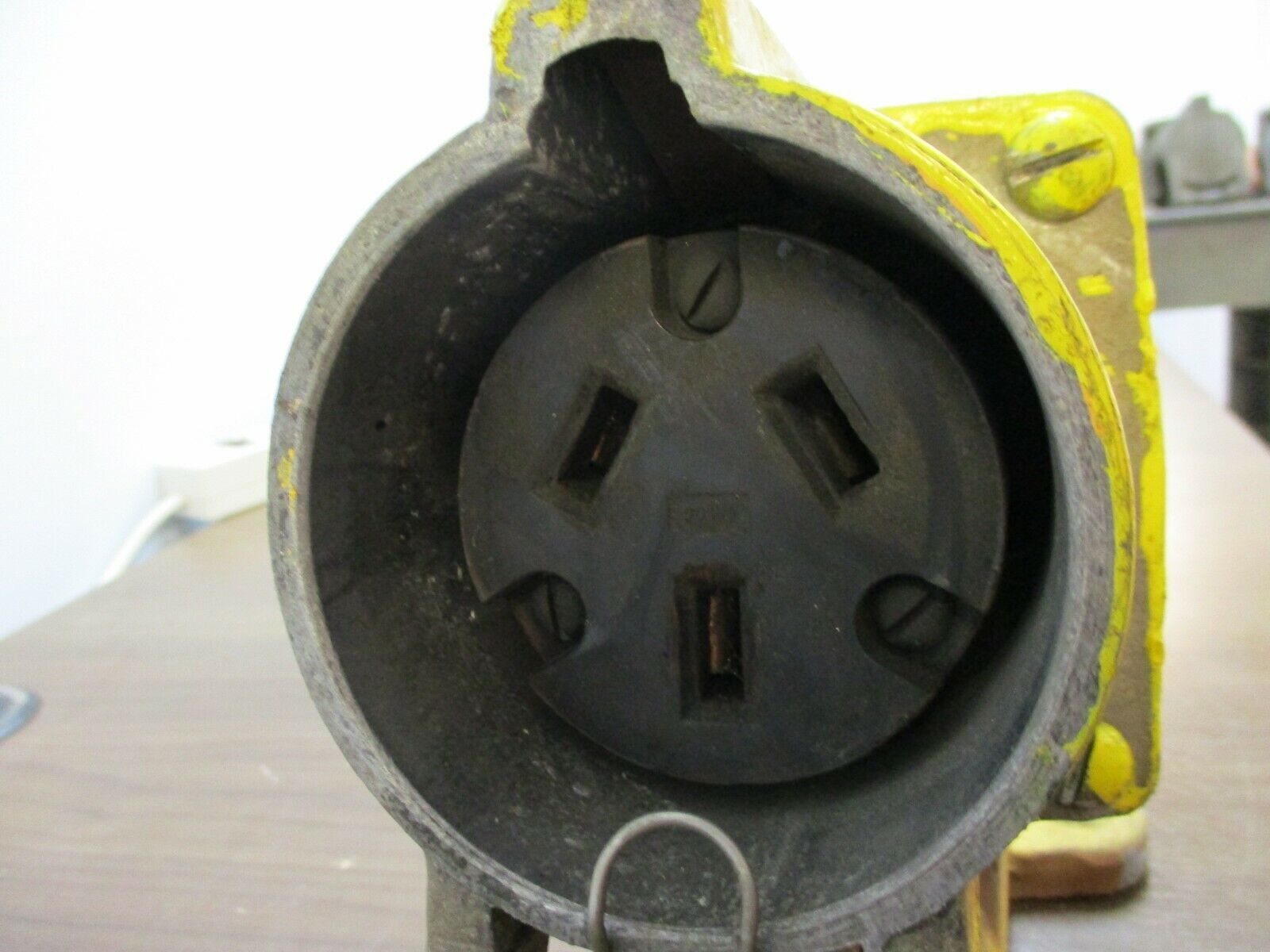 Pyle National Receptacle w/Base 322-R 60A 600V 3P 4W *No Cover* Used