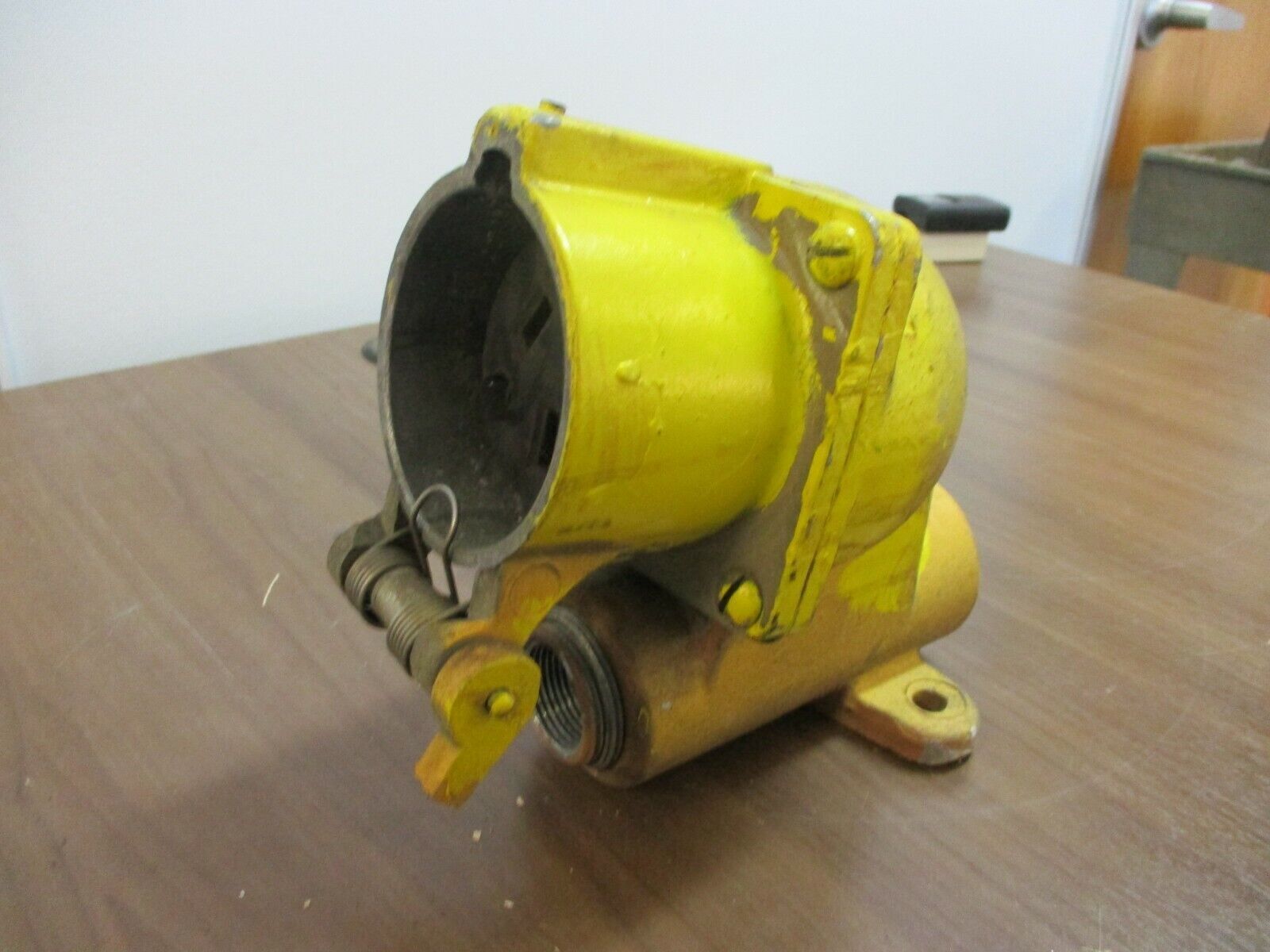 Pyle National Receptacle w/Base 322-R 60A 600V 3P 4W *No Cover* Used