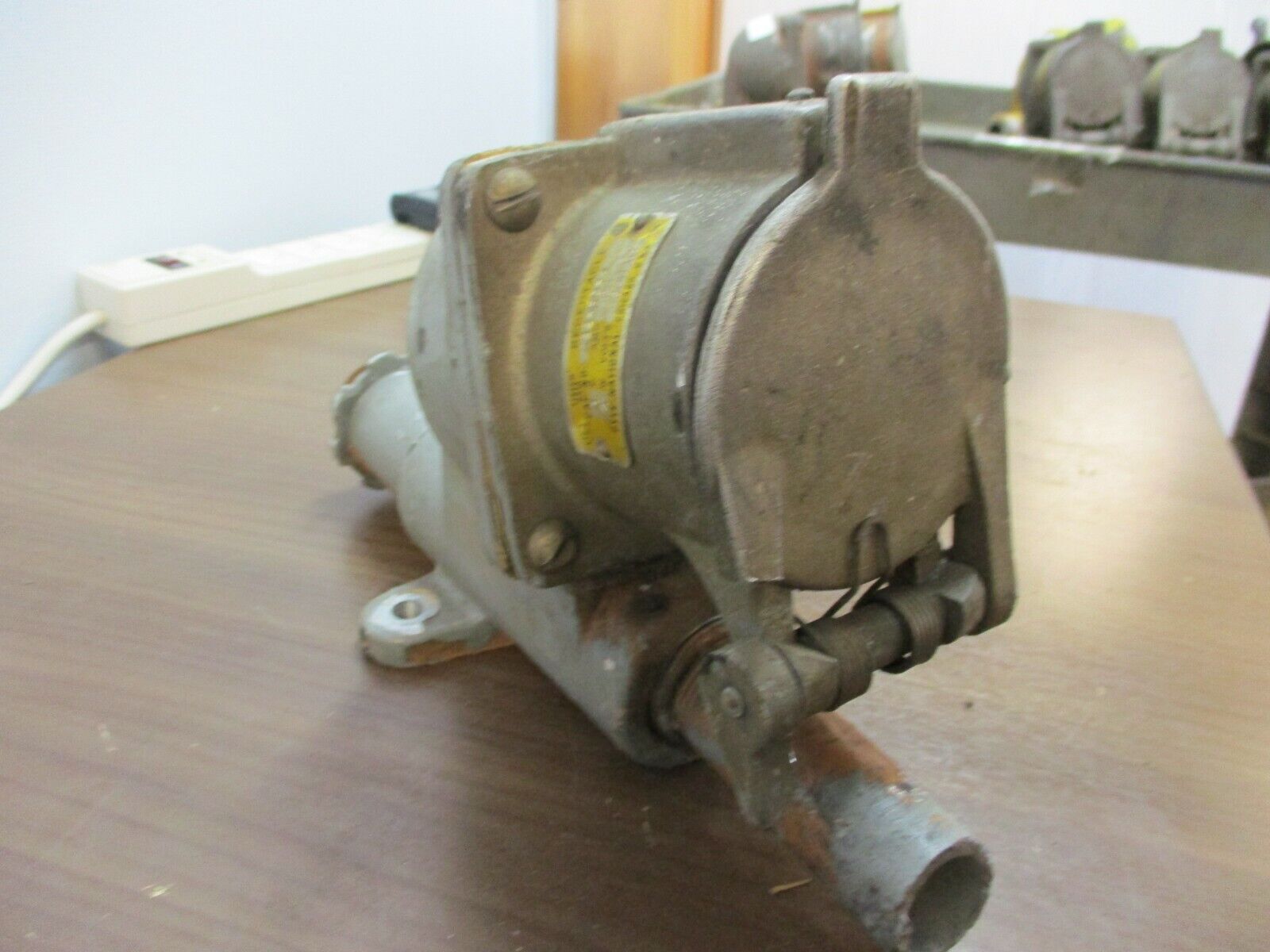 Pyle National Receptacle w/Base 322-RD-4 60A 600V 3P 4W Used