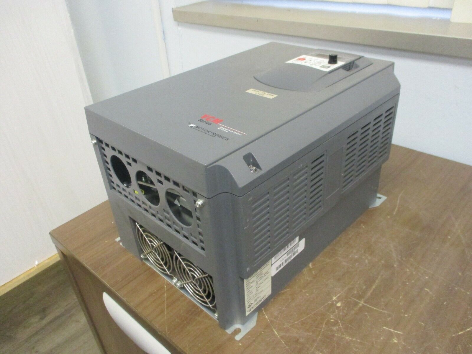 Motortronics VCM Series AC Drive VCM-215-N 15HP 3Ph w/ Keypad Used