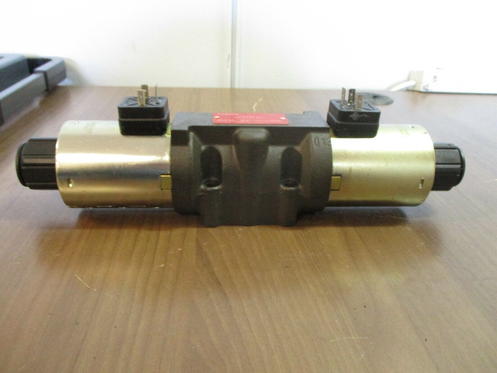 Argo Hytes Directional Control Valve RPE4-103Y11/12060E5 120VAC, Used