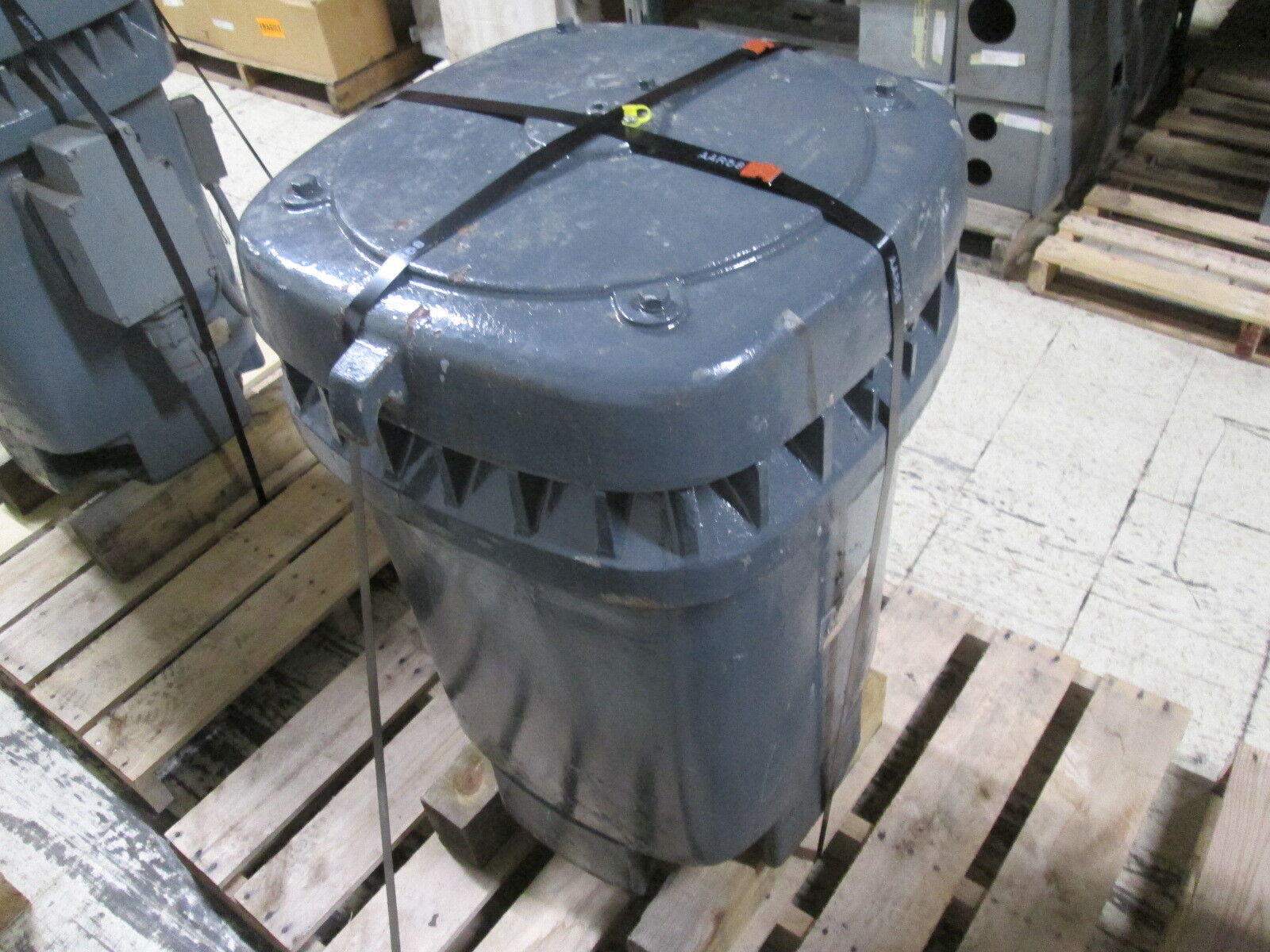 US Motors Vertical Solid Shaft AC Motor D-7005975 100HP 1200RPM FR:444T 480V