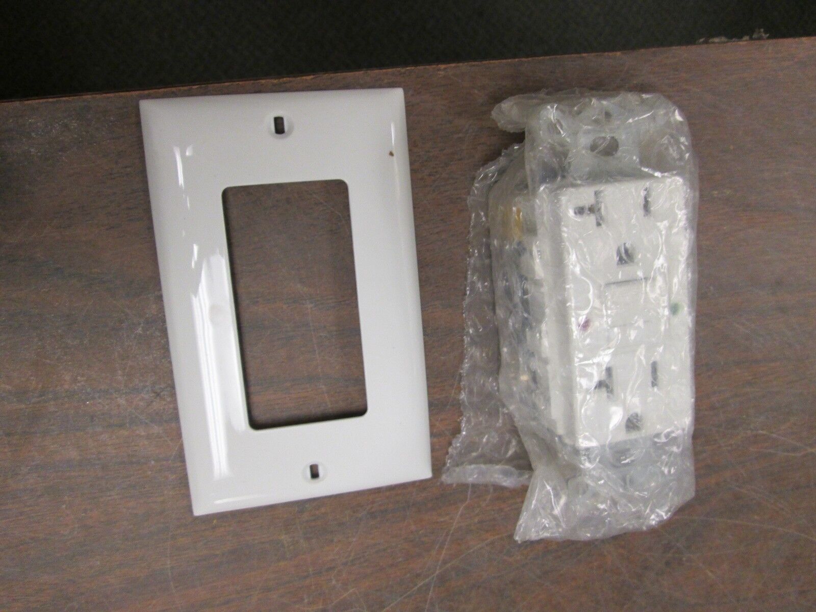 Bryant Circuitpro GFCI Duplex Receptacle GF53WST 20A 125V 2P 3W New Surplus