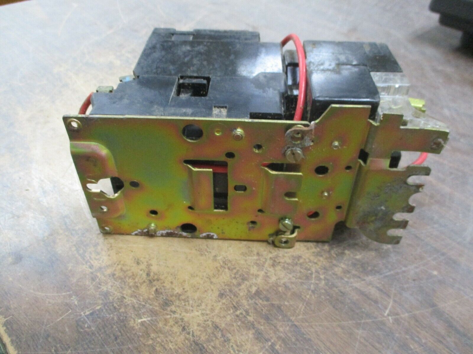 Square D Size 1 Starter 8536 SC03 S Ser. A 120V Coil 600V *No Heaters* Used
