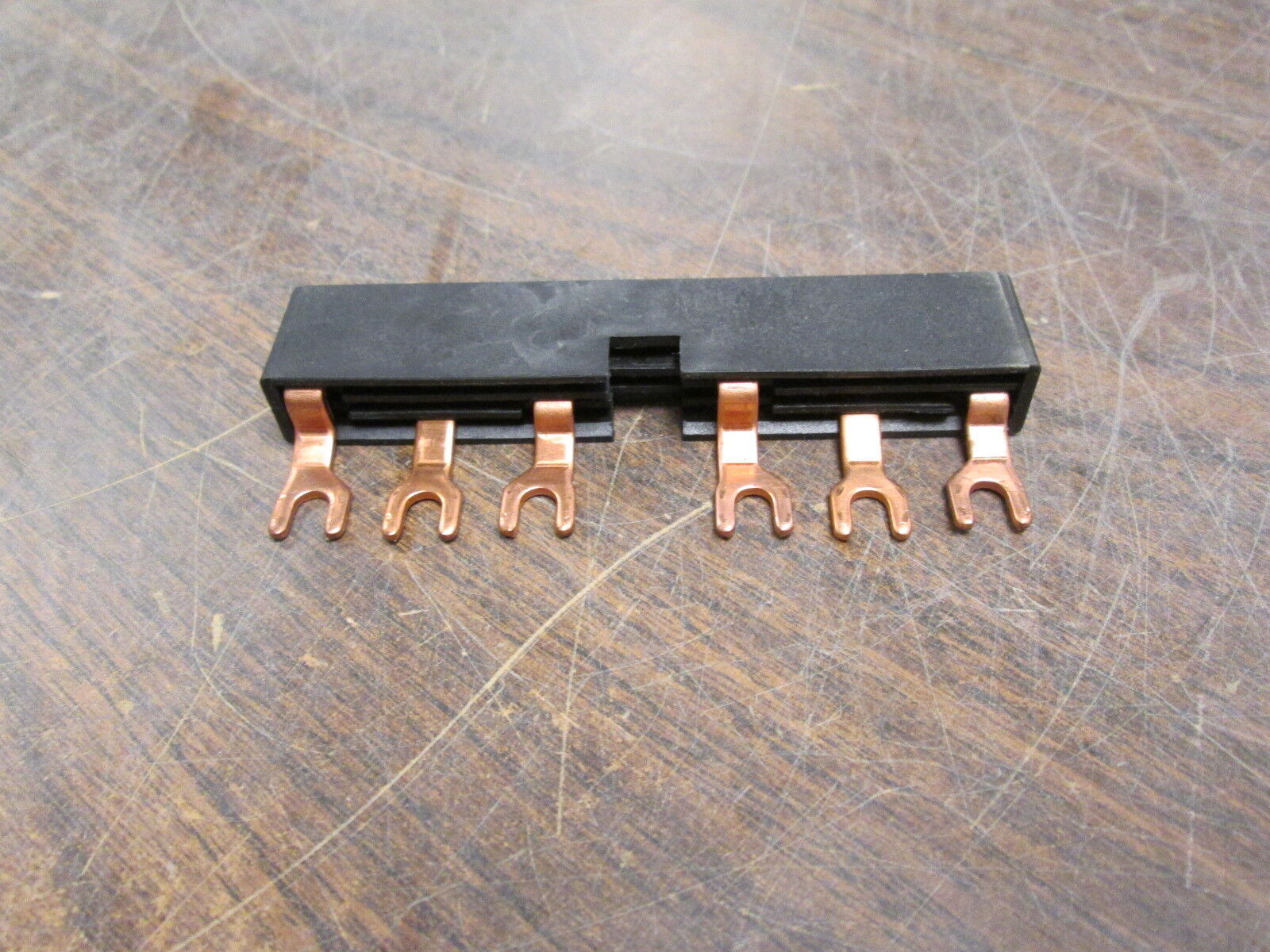 Allen-Bradley BusBar 140M-C-W542 Ser. A. 64A 600V Used