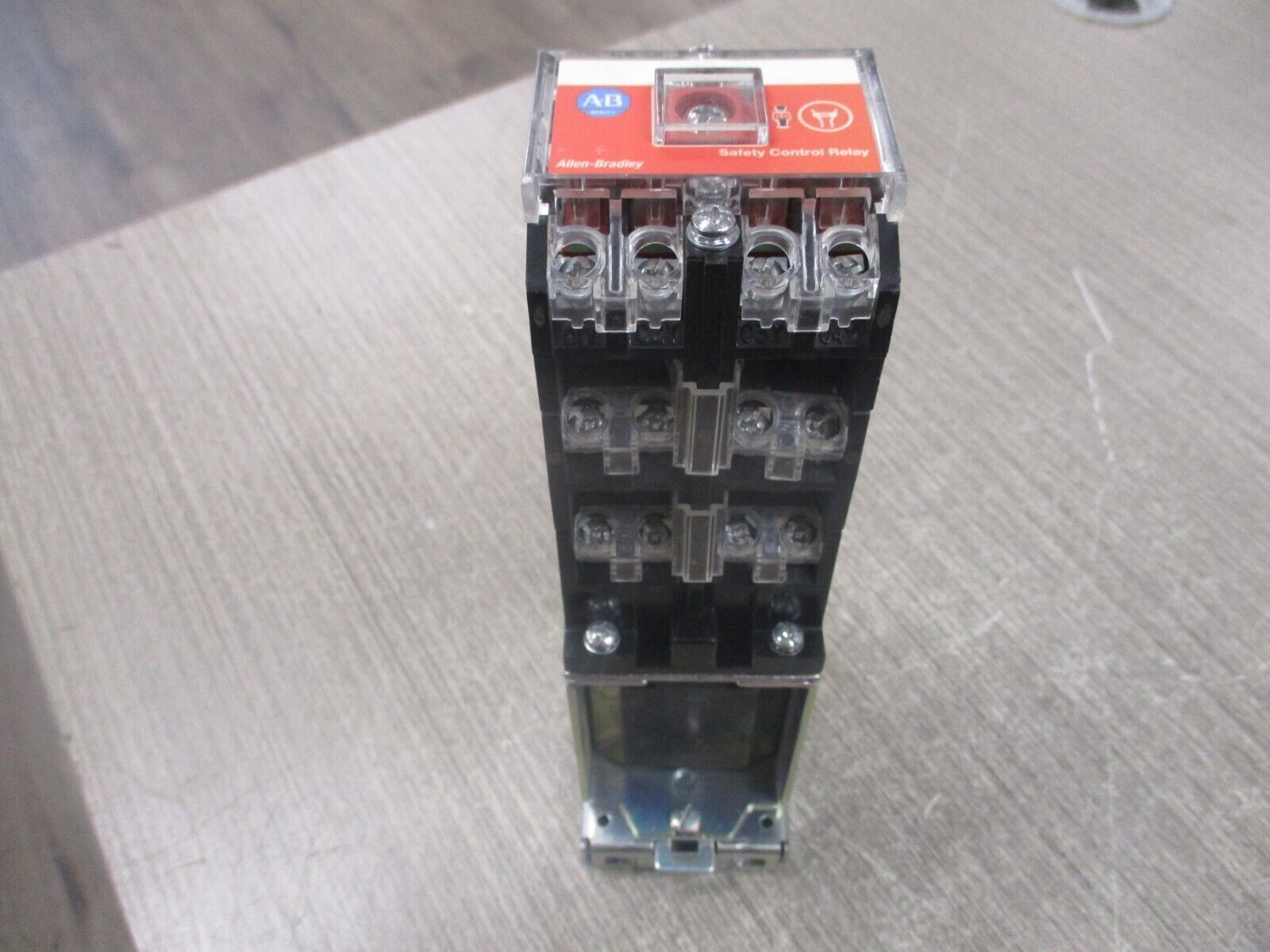 Allen-Bradley Safety Control Relay 700S-DCP1020DZ24 Ser. E 24VDC Coil Used