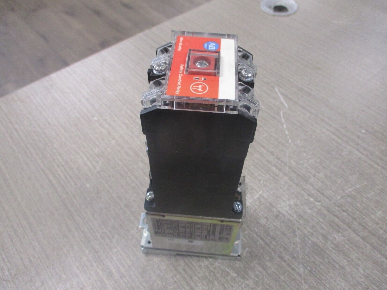 Allen-Bradley Safety Control Relay 700S-DCP1020DZ24 Ser. E 24VDC Coil Used