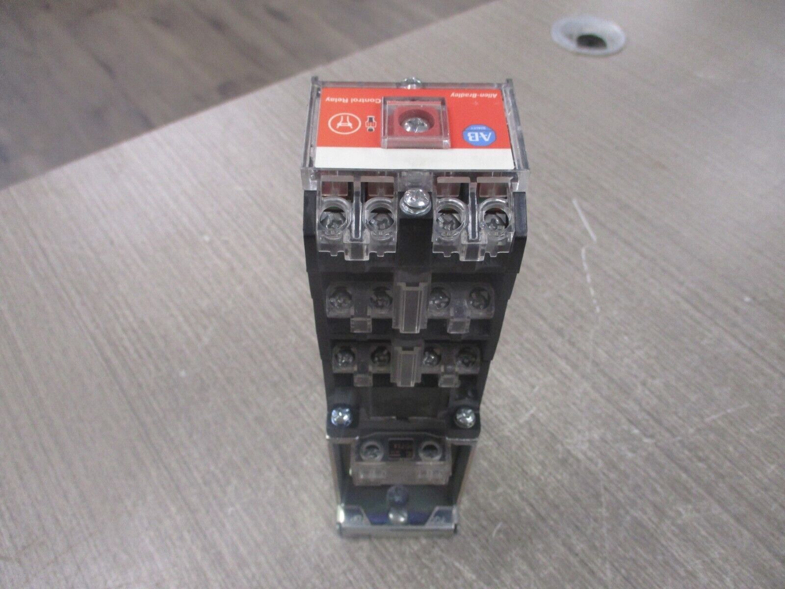 Allen-Bradley Safety Control Relay 700S-DCP1020DZ24 Ser. E 24VDC Coil Used