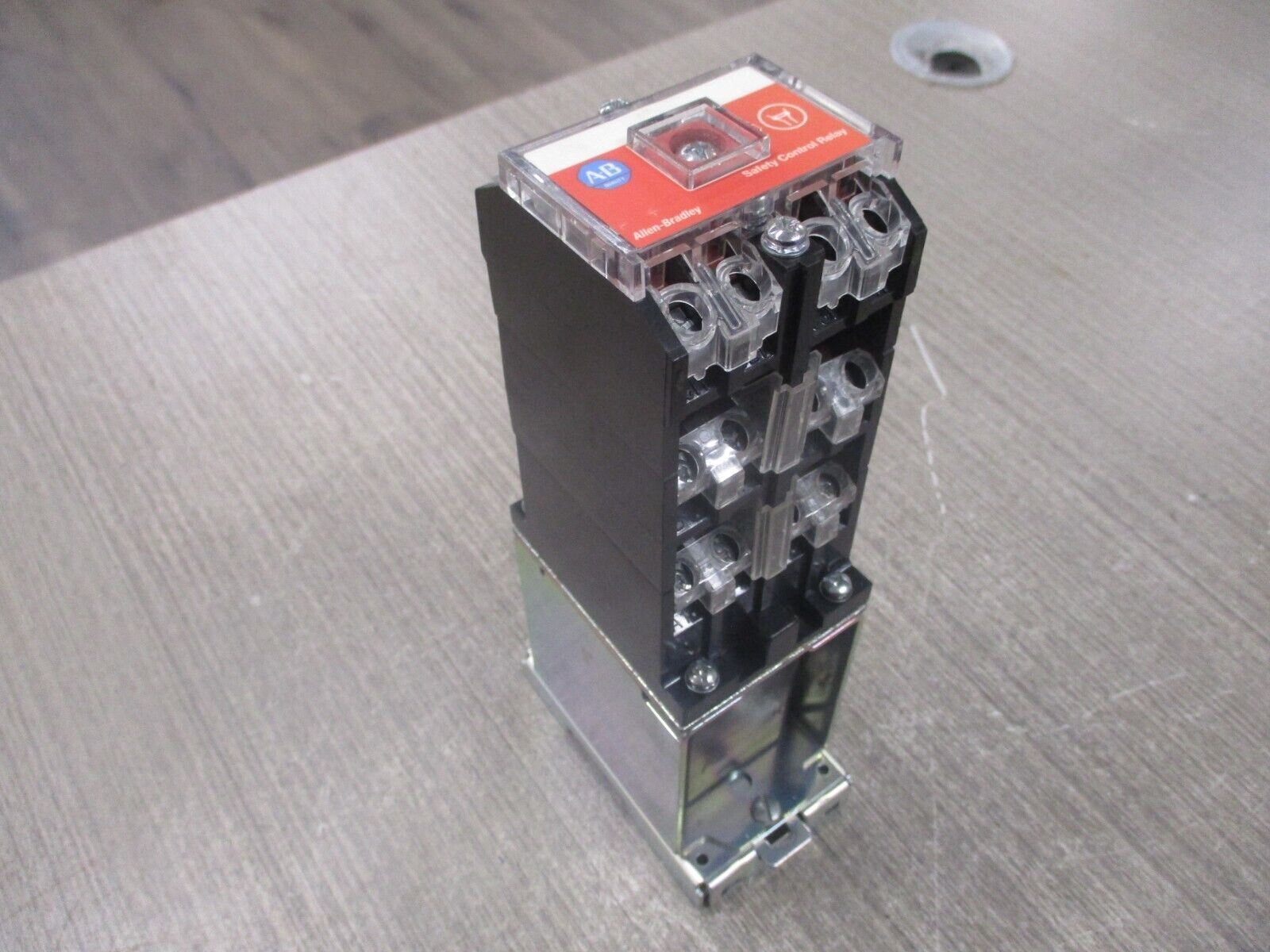 Allen-Bradley Safety Control Relay 700S-DCP1020DZ24 Ser. E 24VDC Coil Used