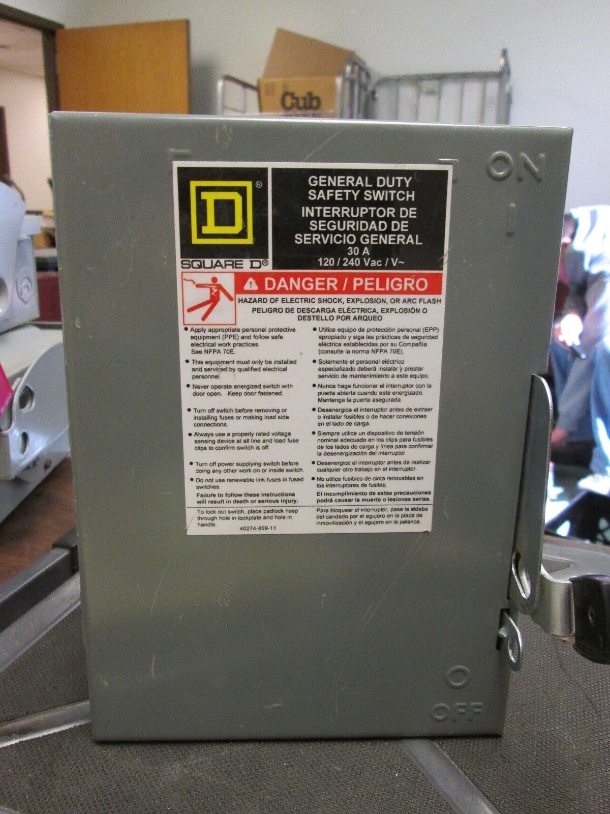 Square D Fusible Safety Switch D221N 30A 240V 3Ph Used
