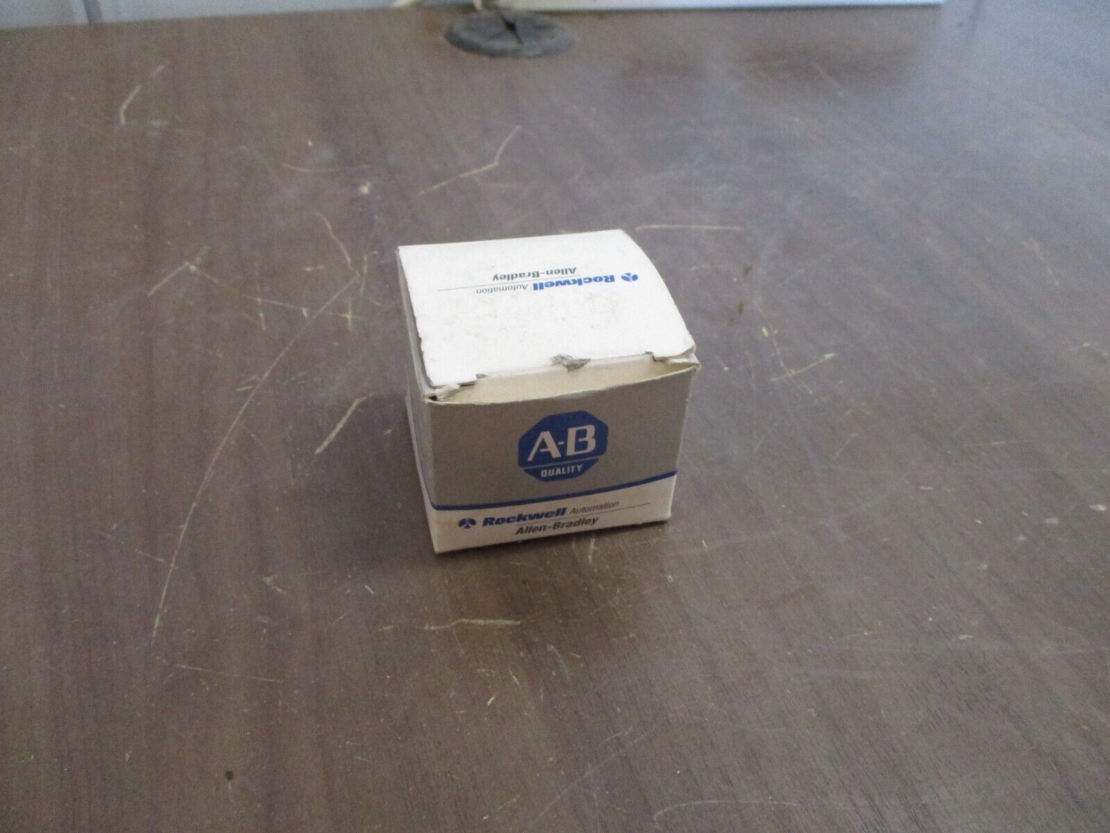 Allen-Bradley Illuminated Push Button Lens Assembly 800H-N106W Ser. A White