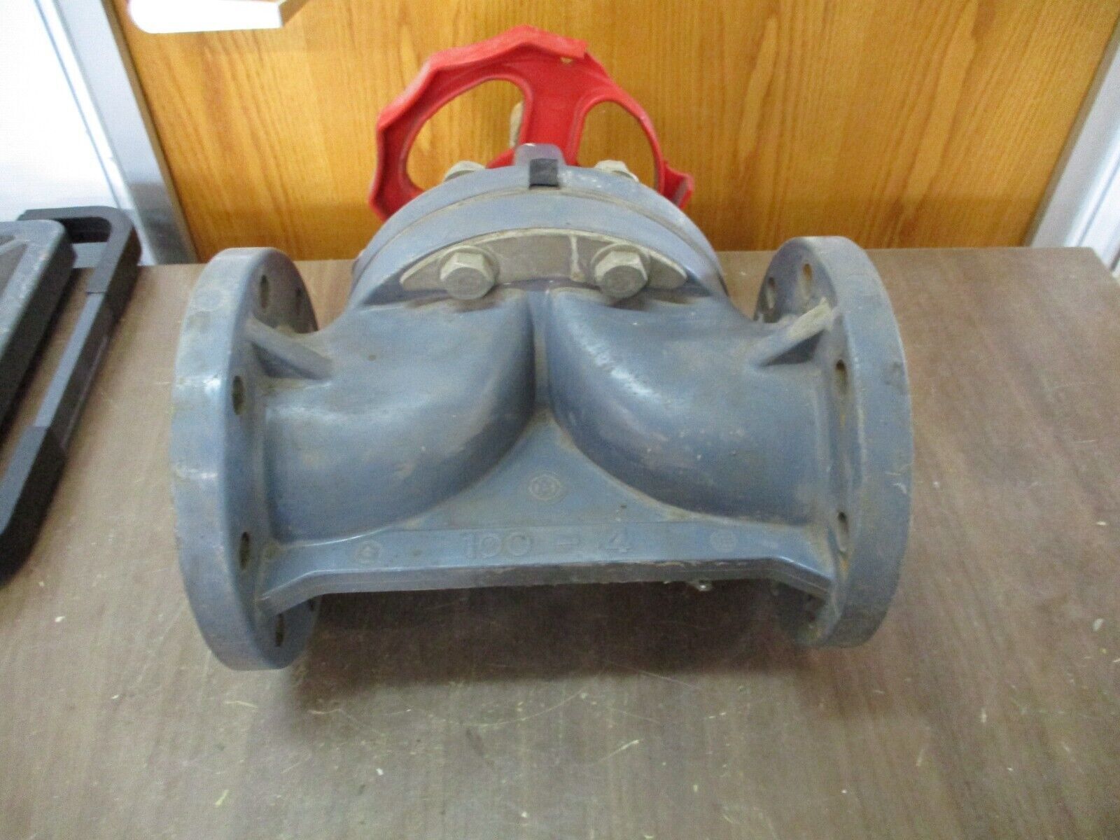 Asahi AV Valve 100-4 4" *Broken Wheel* Used