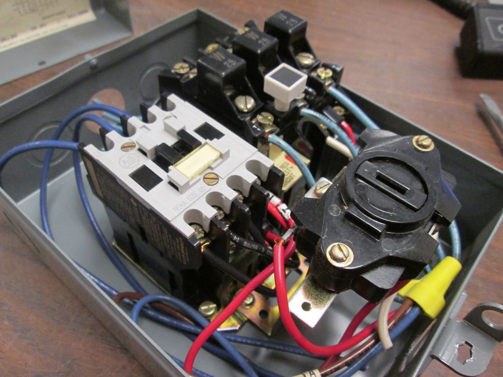 Allen-Bradley Enclosed Starter 509-TOD Size 00 120V Coil Used