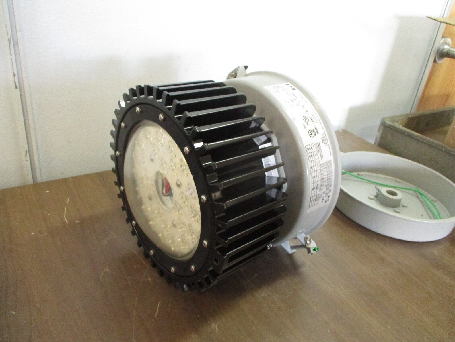 Eaton CHAMP Series Explosion Proof Luminaire Fitting VMVL-3-2A-R3-UNV1-S890 LED