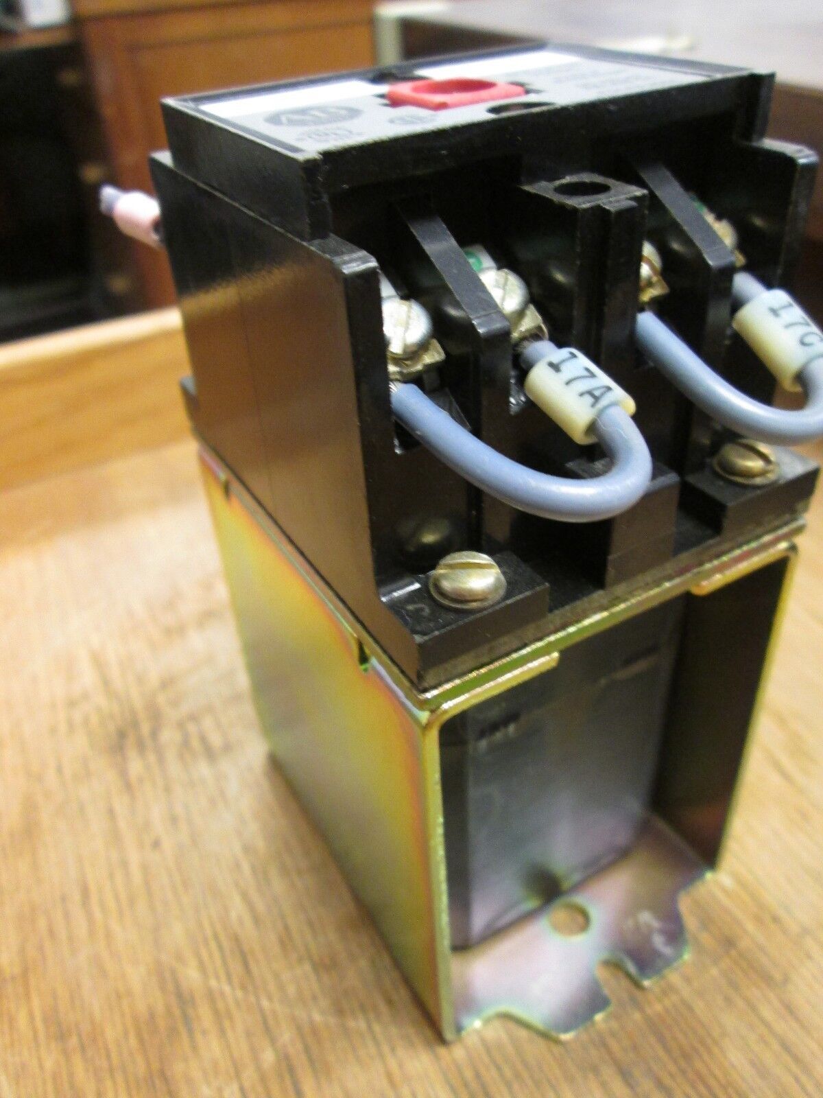 Allen-Bradley DC Relay 700DC-P40021 115-125VDC Coil Used