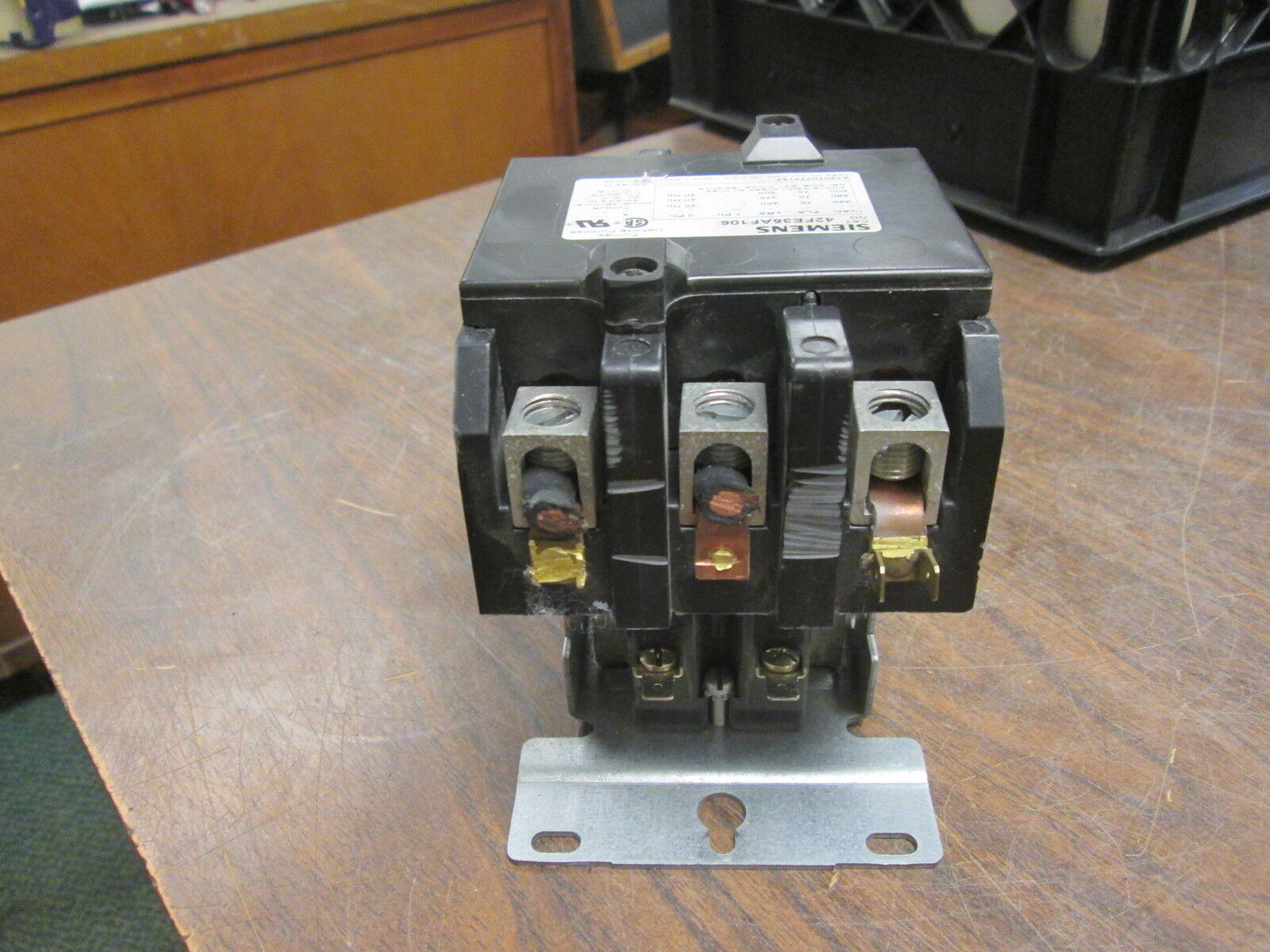 Siemens Contactor 42FE35AF106 120V Coil *Missing Lug* *Broken Clips* Used