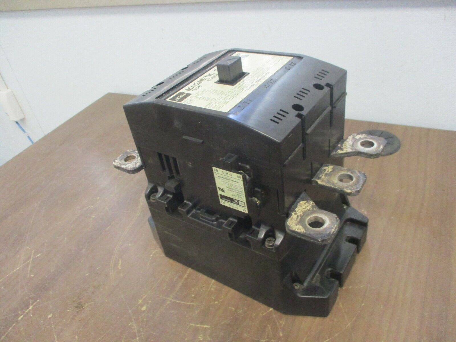 Toshiba Contactor C300A-E 100-240VAC/100-220VDC Coil 280A 600V Used