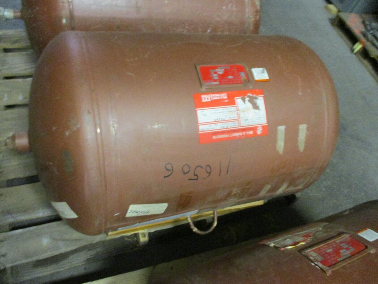 Bell & Gossett D-120 Pressured Expansion Tank AX-120 125 PSI Max Used.