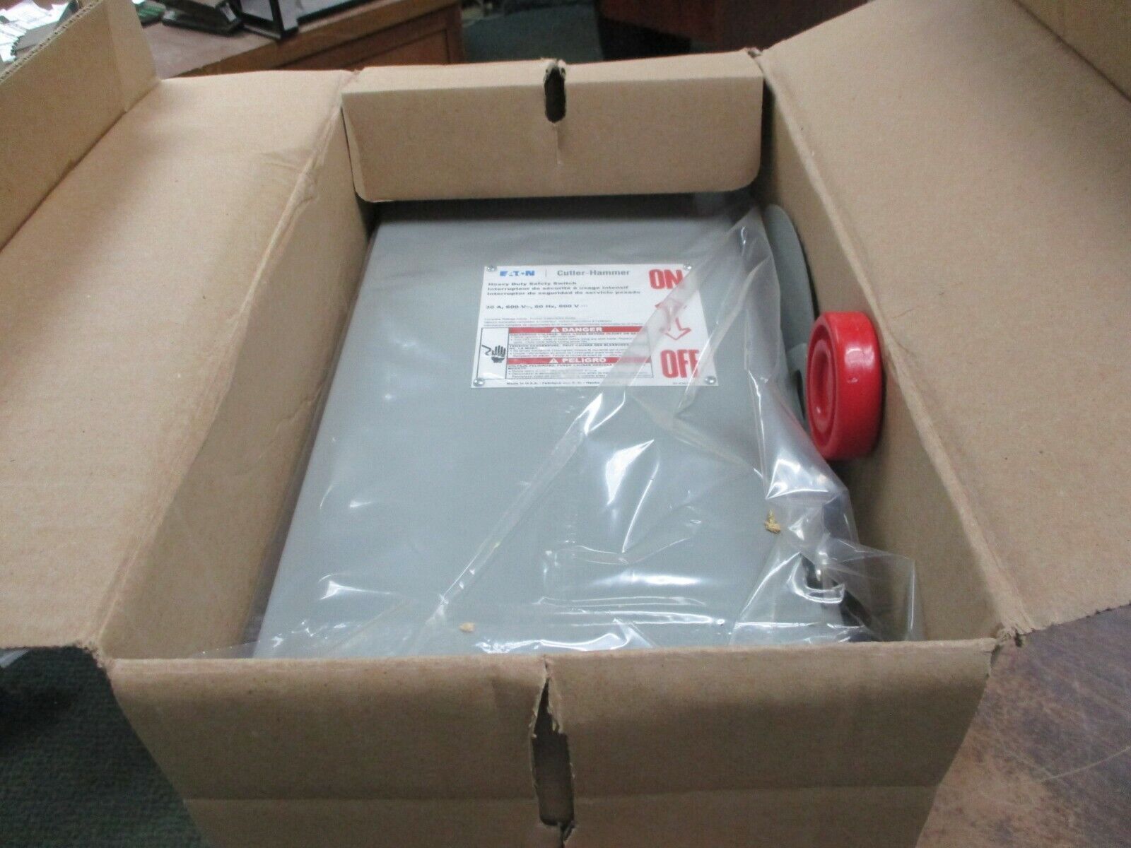 Eaton Fusible Safety Switch / Disconnect DH261NGK 30A 600V 3W New Surplus