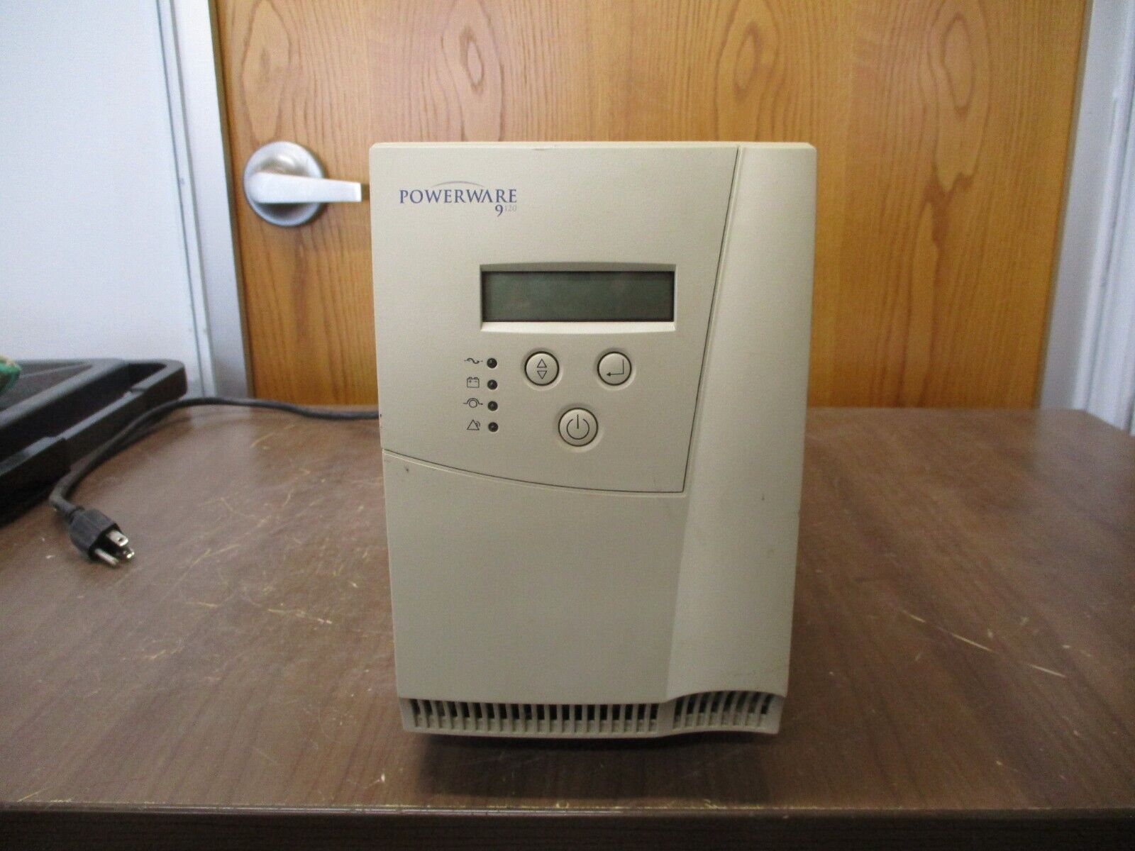 Powerware PW9120700 UPS 05147356-5501 700VA / 490W Output: ~100/110/120/127V