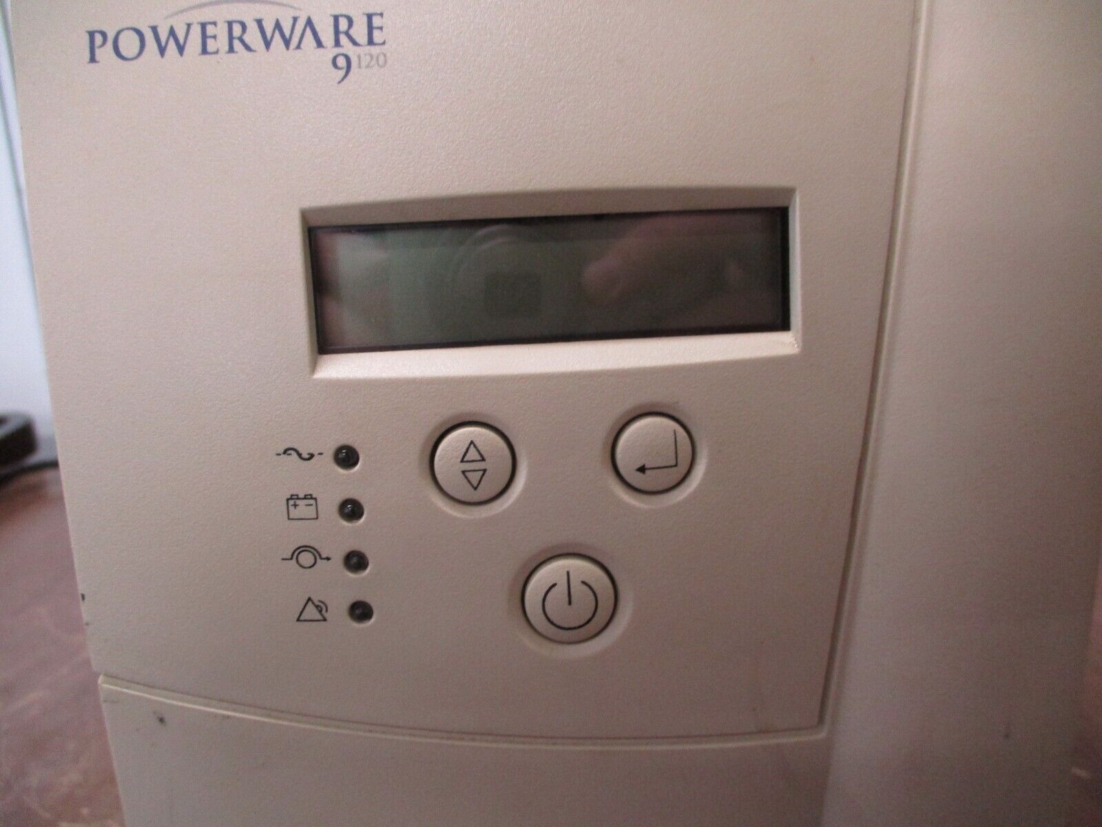 Powerware PW9120700 UPS 05147356-5501 700VA / 490W Output: ~100/110/120/127V