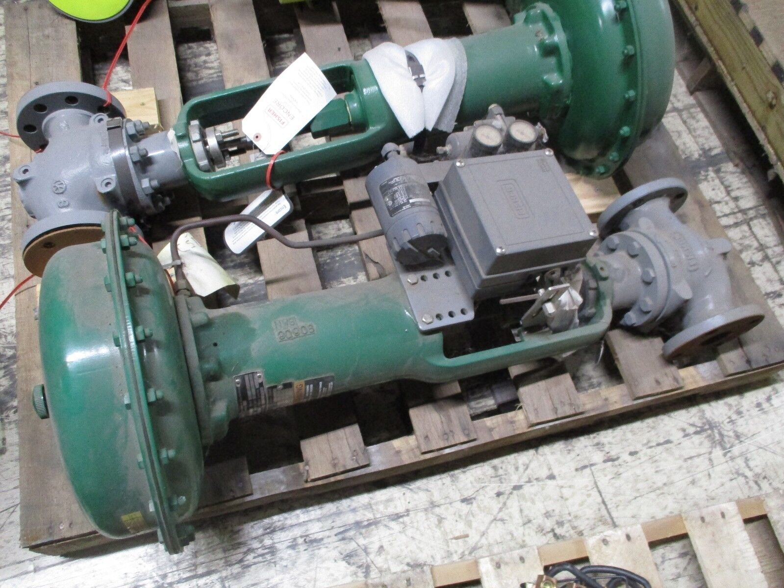 Fisher Diaphragm Control Valve w/ Positioner 667 / EZ Size 45 / 2" Used